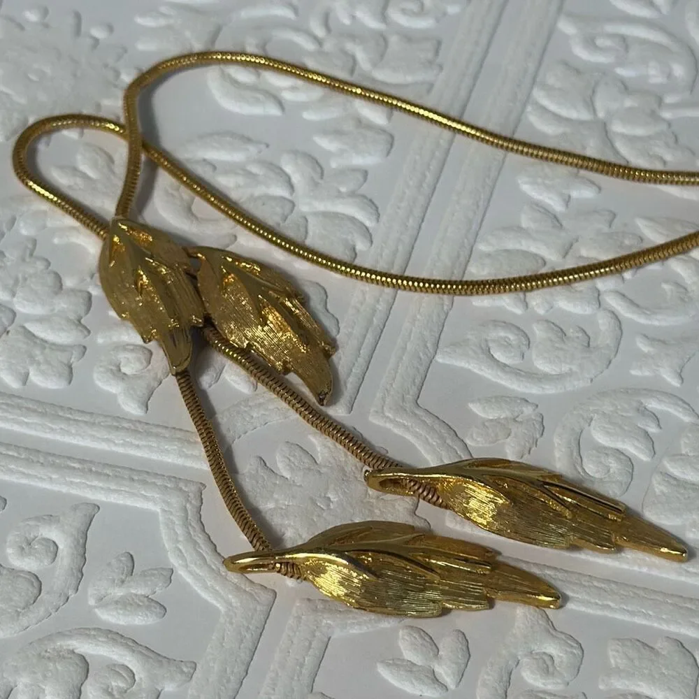 Vintage Gold Tone Y Drop Rope Chain Gold Brush‎ Leaf Pendant Bolo Style 16”- 19”